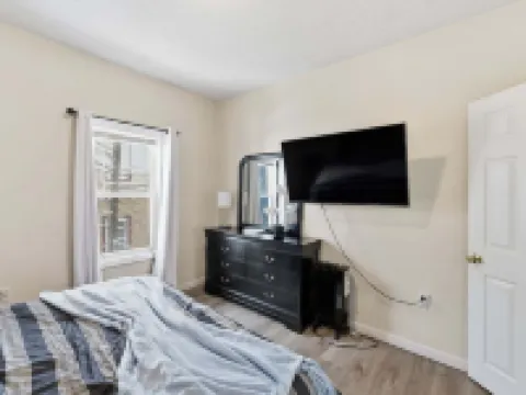 Cozy Adventure Filled Escape Free Parking 2 Bedroom Apts Hotels in Worcester