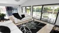 Talita | Canal Home, Heated Pool & fanced Yard -  Casas de vacaciones