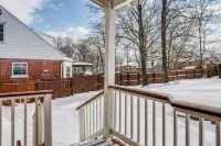 Cincy Area Bungalow w/ Deck & Yard, Pets Welcome! - Homestays