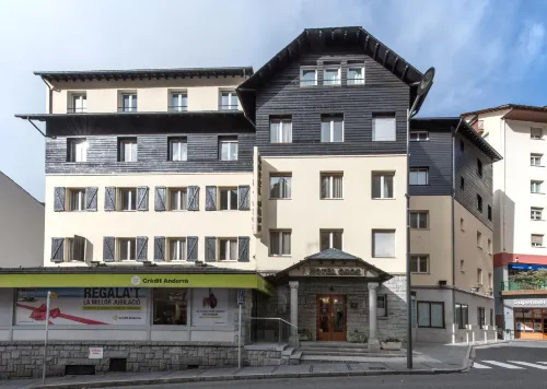 Hotel Oros by Nexta - 3 tähden