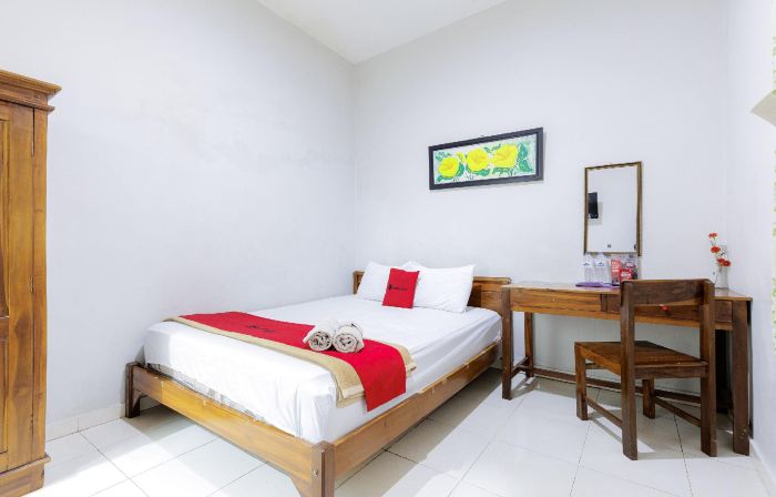 RedDoorz Syariah Near Grand Kota Bintang