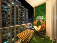 Urban Dubai Marina Stay Near Yacht