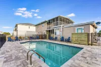 POMPANO Beach studio with pool. Lovely Couple's Getaway… Steps to beach - Beach