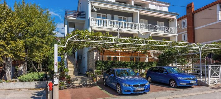Apartments Pera Hotels in Selce