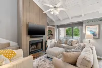 Lakeside condo Retreat in Horseshoe Bay - Pools
