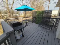 Creekside Cottage. Great Deck! Private! Hotels in Posey County