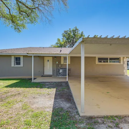 Lakefront & Poolside! Family Retreat in Hernando