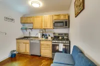 Cozy apartment in charming Moab Downtown with kitchen and great fruit backyard,
