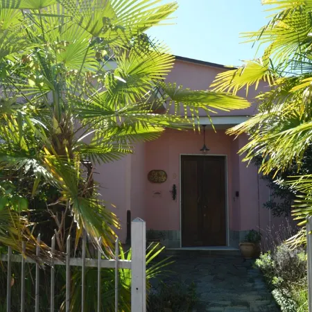 Cocconato: detached house with private garden and views