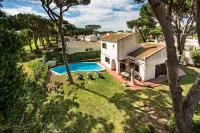 Perfect Retreat Overlooking Pinhal Golf Course, Private Pool, Off-Street Parking
