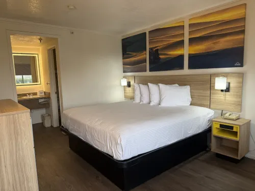 Days Inn by Wyndham Victorville - Hesperia I-15 Palmdale Road - parkir