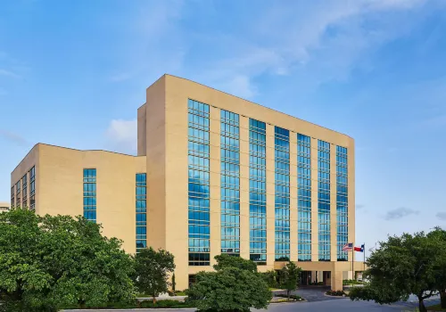 DoubleTree by Hilton San Antonio Airport - Airport Shuttle