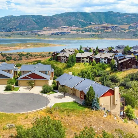 Lucky Bill by AvantStay Lake Views 15Mins to Park City Mtn.