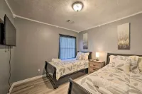 1/2 Mi to Fort Campbell: 'State Line Retreat' - Pet friendly