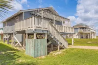 Walk to Gulf: Surfside Beach Home w/ Deck - Wifi