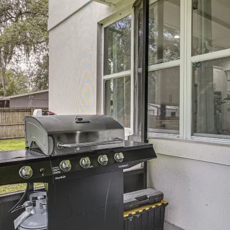 3 Mi to Usf: Dog-friendly Home w/ Large Yard