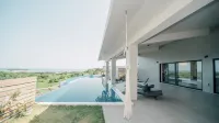 Marinx Poolvilla Nakandakari - Pools