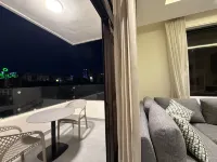 201 JRE apartment with stunning boulevar - Condos
