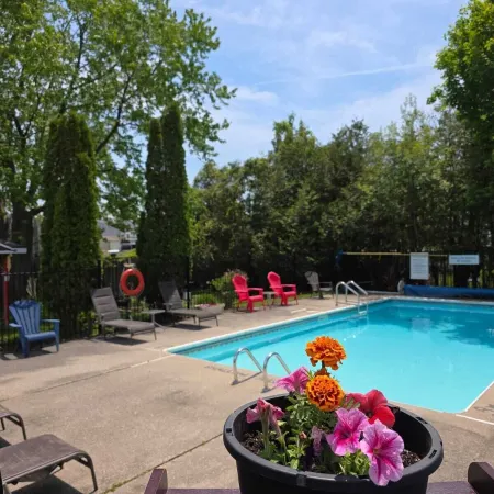 Lakeview Motel & Cottage