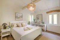 The Crystal Vine Lounge - Boutique
