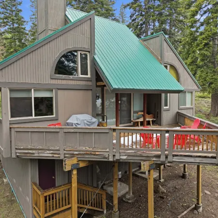 A-frame Home With Deck & Bbq - Vh #223 2 Bedroom Cabin