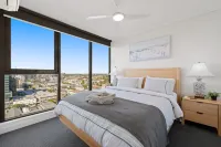 Immaculate Top Floor Views! 2Bed/2Bath/1Car/Pool - Bjergudsigt
