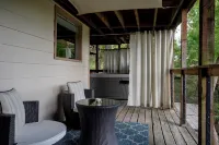 NAPA Suite • Hot Tub • Downtown • Original Art - 4-Star