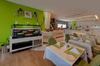 Ramada by Wyndham Abu Dhabi Corniche - Breakfast
