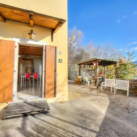 Faby House on Hilly Area and View Lake - Happy Rentals
