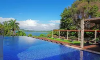 Nammbú Beach Front Bungalows - parking