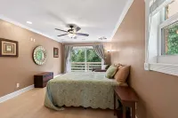 Sprawling 5br Oasis Near Fsu & Trails 5 Bedroom Home - Homestays
