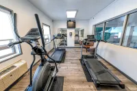 Service Plus Inns and Suites - parking