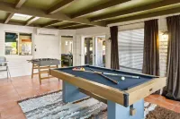 Golf Simulator Pool Sports Court Sleeps 24 - Bungalows