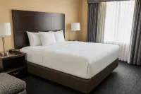 Comfort Inn & Suites Ambassador Bridge - ที่มีสระว่ายน้ำ