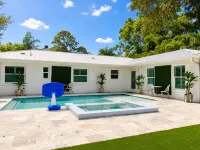 Tropical Oasis with Private Pool & Spa, Minutes from Siesta Key Beach! - مسبح خاص