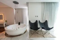 Be Playa Hotel Boutique & Rooftop Bar - バスタブ