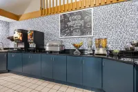 AmericInn by Wyndham Albert Lea - breakfast
