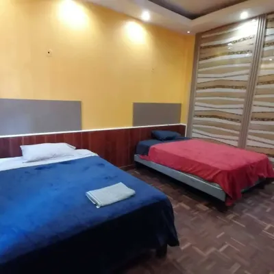 Hostal Piscis Hotels near ميدان فوش
