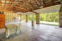 Ozarks Escape! Farmhouse w/ Fire Pit + Trails - Homestays