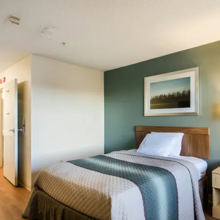 HomeTowne Studios Denver - Thornton Hotels in Thornton