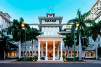 Moana Surfrider, A Westin Resort & Spa, Waikiki Beach - Airport Shuttle