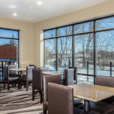 Cobblestone Hotel & Suites - Rhinelander