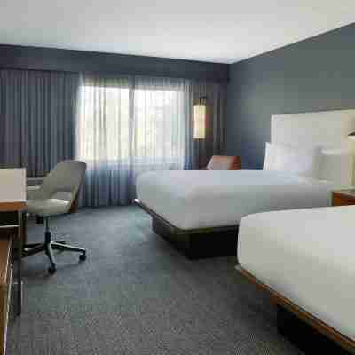 Courtyard Edison Woodbridge Rooms