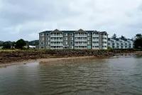 Siletz Bay Beachfront Hotel by OYO Lincoln City - parking