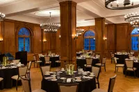 Hotel Saranac, Curio Collection by Hilton - Parking