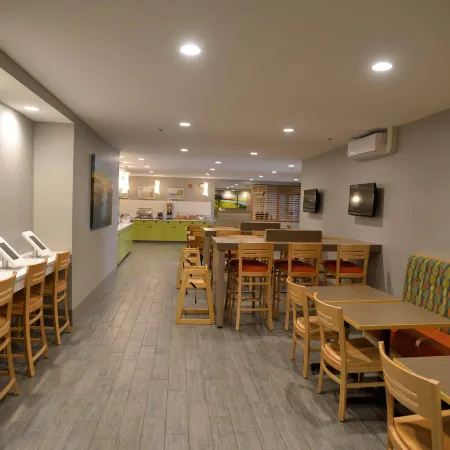 Country Inn & Suites by Radisson, Duluth North, MN