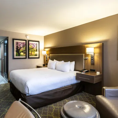 DoubleTree by Hilton Winston Salem - University