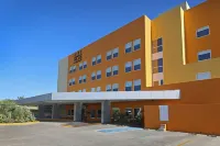 City Express Plus by Marriott Cabo San Lucas - مسبح
