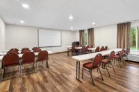 Quality Suites - 2-Star