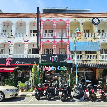 Ubuntu Live Boutique Hostel & Rooms